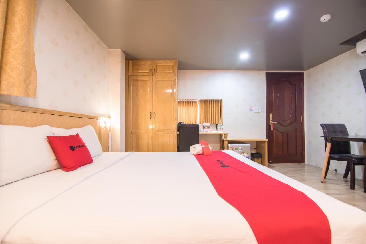 Reddoorz Plus Near Secc Ho-Chi-Minh-Stadt Exterior foto