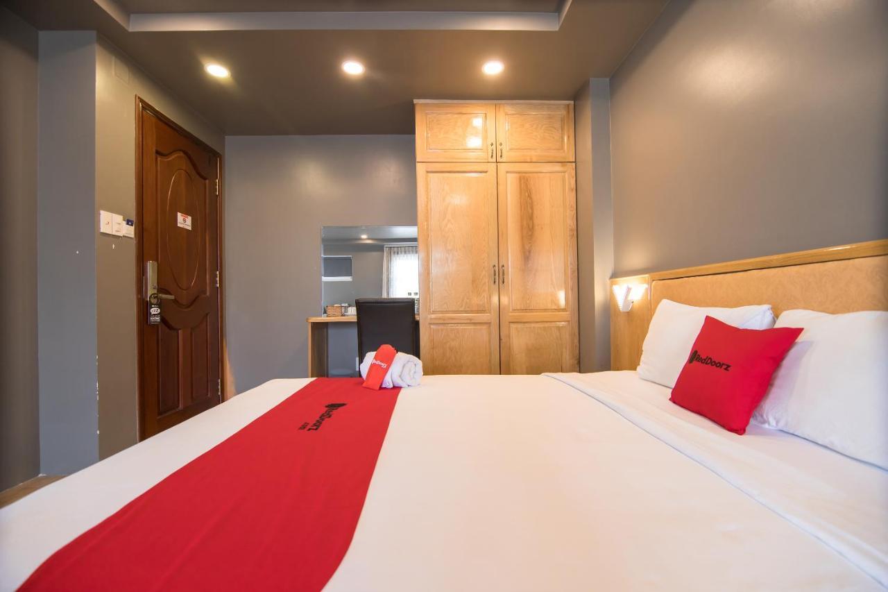 Reddoorz Plus Near Secc Ho-Chi-Minh-Stadt Exterior foto